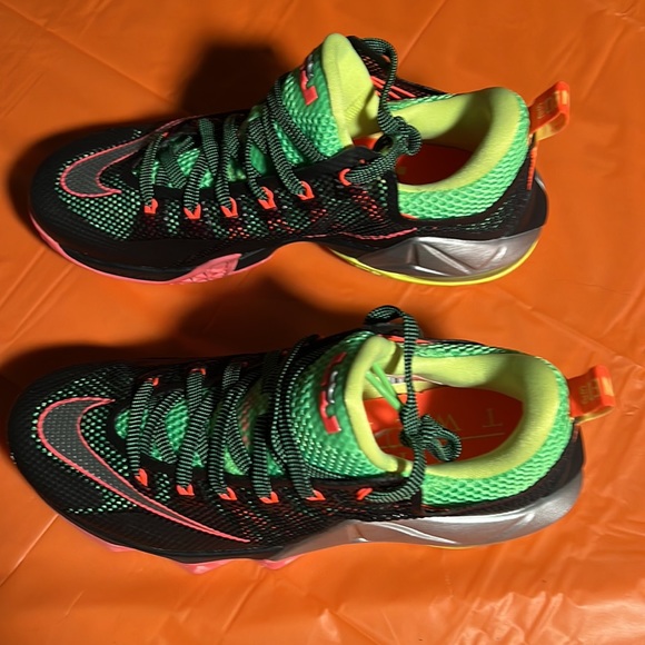 Nike Lebron XII 12 Low Remix Black Metallic Silver Green 724557-003 Size 9 - Picture 3 of 9